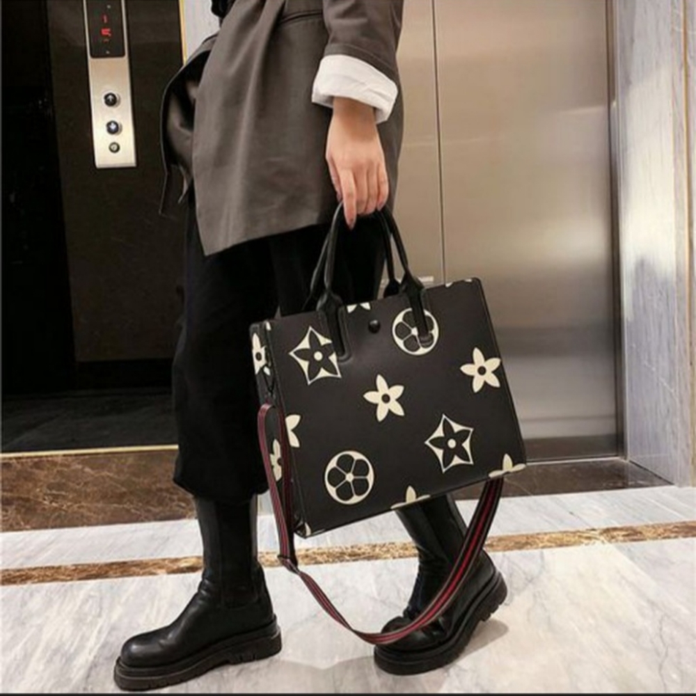 LEATHER PURSE BLACK & WHITE
